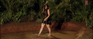 Zareen Khan feet photo thumbnail