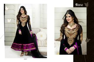 Zareen Khan feet photo thumbnail