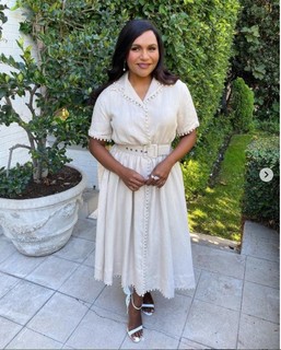 Mindy Kaling feet photo thumbnail