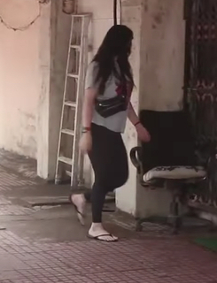 Zareen Khan feet photo thumbnail