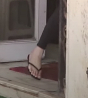 Zareen Khan feet photo thumbnail