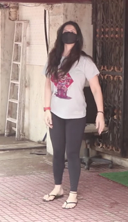 Zareen Khan feet photo thumbnail