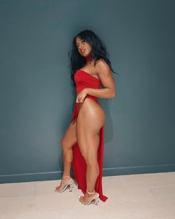 Qimmah Russo feet photo thumbnail