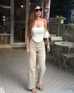 Mouni Roy feet photo thumbnail