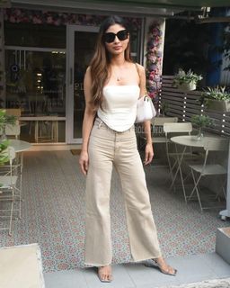 Mouni Roy feet photo thumbnail