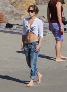Jennifer Lopez feet photo thumbnail