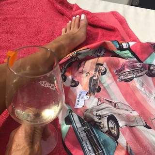 Brooke Burke feet photo thumbnail