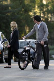 Kirsten Dunst feet photo thumbnail