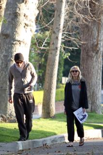 Kirsten Dunst feet photo thumbnail