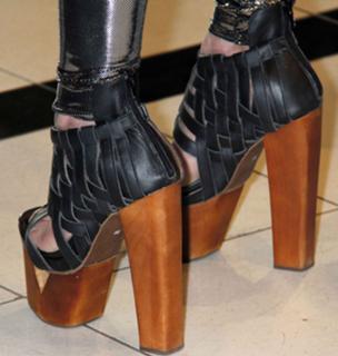 Katherine von Drachenberg feet photo thumbnail