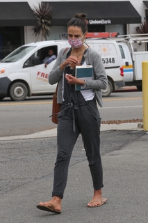 Jordana Brewster feet photo thumbnail