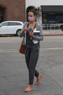 Jordana Brewster feet photo thumbnail
