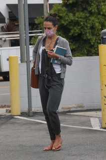 Jordana Brewster feet photo thumbnail