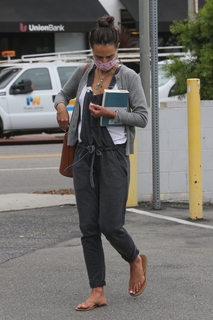 Jordana Brewster feet photo thumbnail