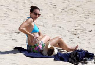 Kristin Davis feet photo thumbnail