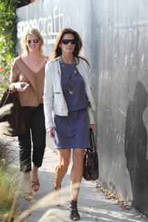 Cindy Crawford feet photo thumbnail