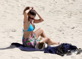 Kristin Davis feet photo thumbnail