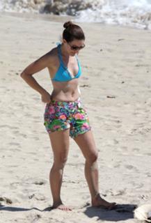 Kristin Davis feet photo thumbnail