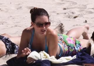Kristin Davis feet photo thumbnail