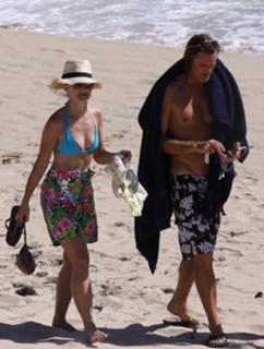 Kristin Davis feet photo thumbnail