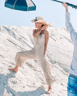 Nicole Neumann feet photo thumbnail