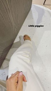 Rochelle Humes feet photo thumbnail