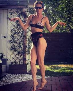 Juliette Lewis feet photo thumbnail