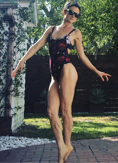 Juliette Lewis feet photo thumbnail