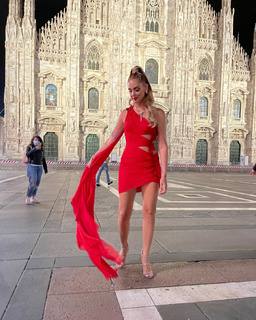Chiara Ferragni feet photo thumbnail