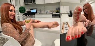 Rebecca Berardi feet photo thumbnail