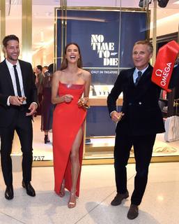 Alessandra Ambrosio feet photo thumbnail