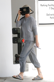 Charlize Theron feet photo thumbnail