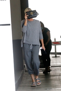 Charlize Theron feet photo thumbnail