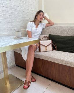 Iris Mittenaere feet photo thumbnail