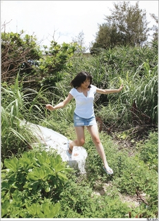 Ai Shinozaki feet photo thumbnail
