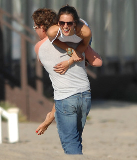 Alessandra Ambrosio feet photo thumbnail