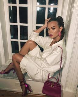 Josephine Skriver feet photo thumbnail