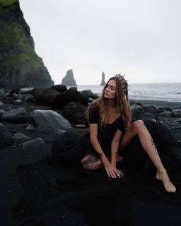Josephine Skriver feet photo thumbnail