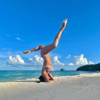 Nicole Scherzinger feet photo thumbnail