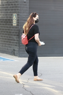 Lana Del Rey feet photo thumbnail