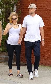 Jennifer Lawrence feet photo thumbnail