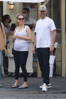 Jennifer Lawrence feet photo thumbnail