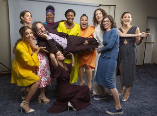 Alison Brie feet photo thumbnail