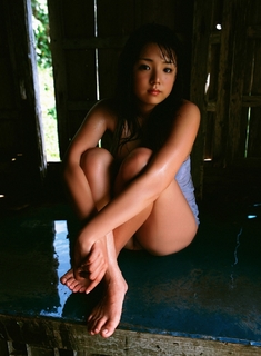 Ai Shinozaki feet photo thumbnail