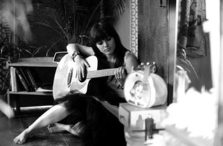 Ewa Farna feet photo thumbnail