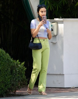 Camila Mendes feet photo thumbnail