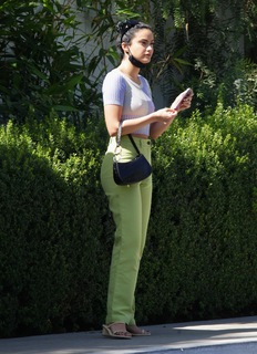 Camila Mendes feet photo thumbnail