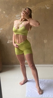Lola Weippert feet photo thumbnail
