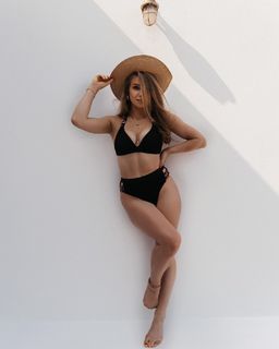 Lola Weippert feet photo thumbnail