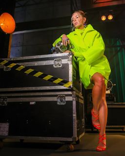 Adriane Galisteu feet photo thumbnail